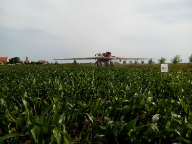 Application of insecticides on the MyToolBox field trials in Bečej, Serbia